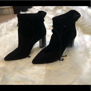 Cute black short boots with heal 👌🏼